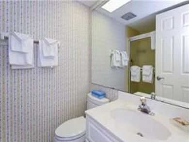 Modern Beachside Vacation Condo 2 Bedooms for Rent Week